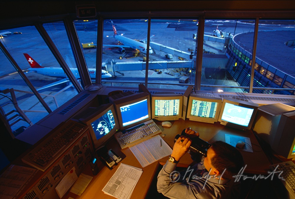 Flughafen Wien, Kontrollturm, Flugverkehr-Überwachung