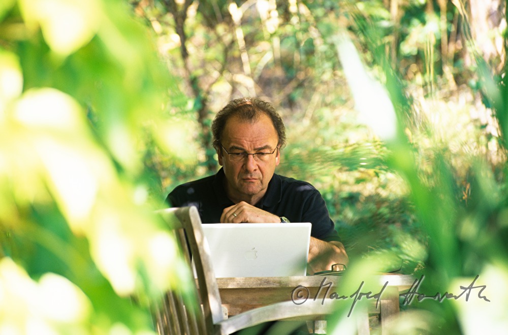 Schriftsteller Robert Menasse in seinem Sommerhaus