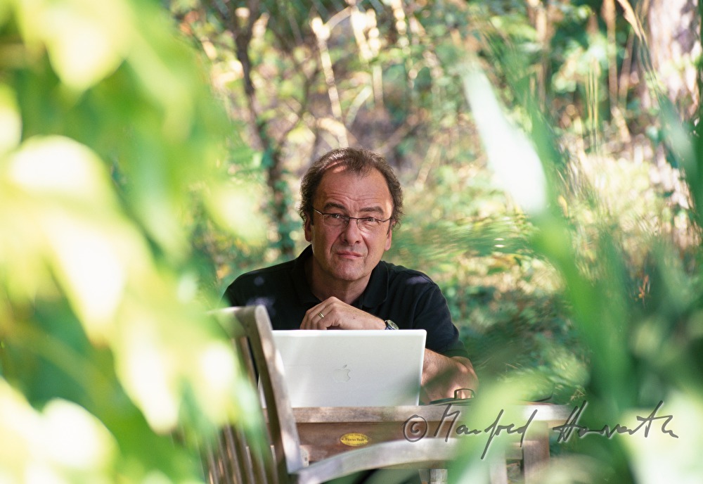 Schriftsteller Robert Menasse in seinem Sommerhaus