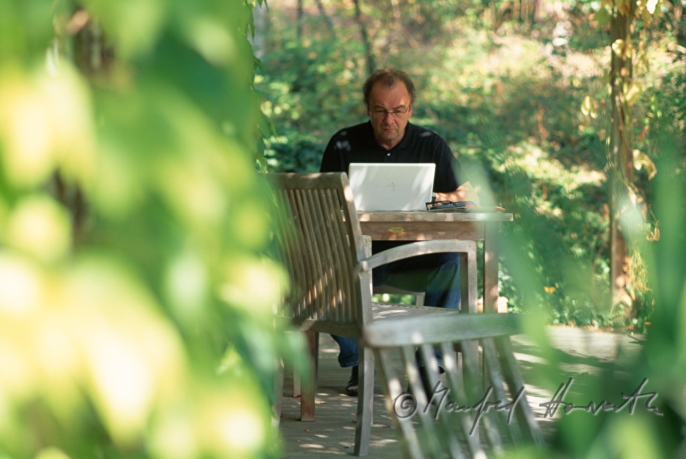 Schriftsteller Robert Menasse in seinem Sommerhaus