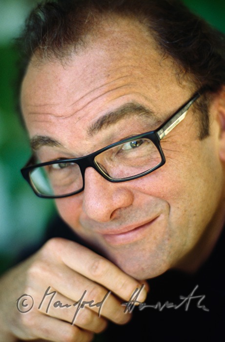 Schriftsteller Robert Menasse in seinem Sommerhaus