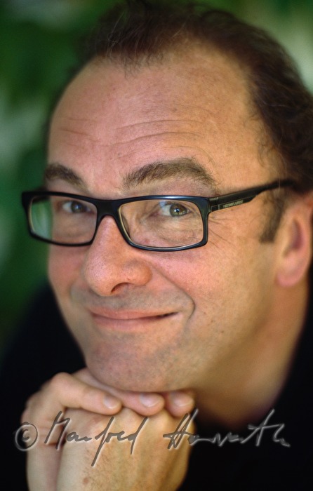 Schriftsteller Robert Menasse in seinem Sommerhaus