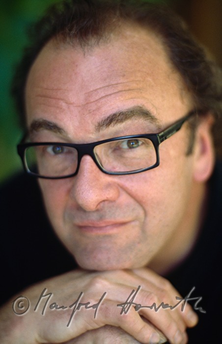 Schriftsteller Robert Menasse in seinem Sommerhaus