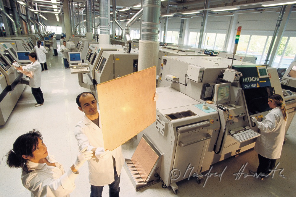 Leiterplattenproduktion bei AT+S