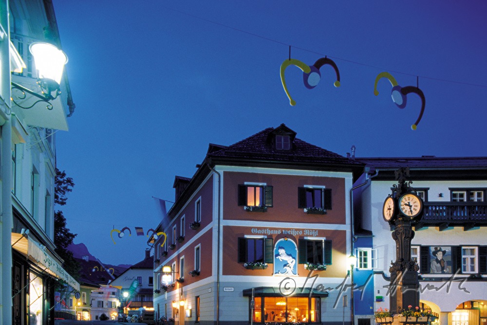 der nächtliche Hauptplatz von Bad Aussee