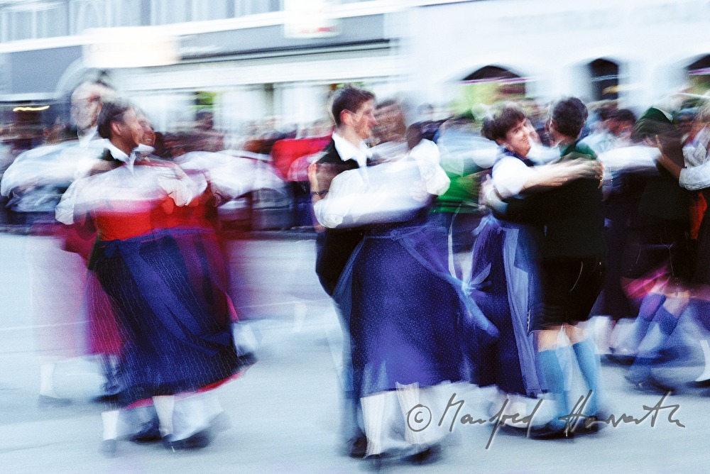 Tanz um den Maibaum am 1. Mai