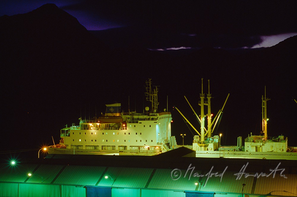 Frachtschiff im Hafen