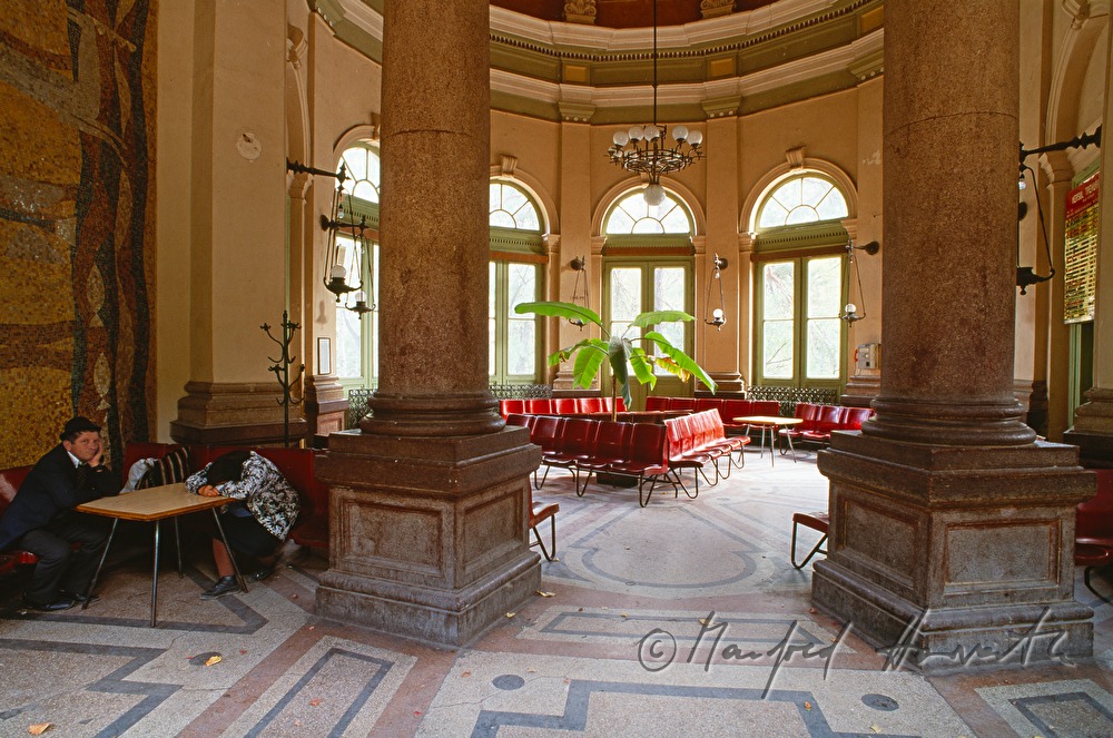 Jugendstil-Bahnhof, Wartehalle