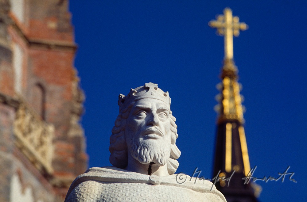 Plebanerkirche Szent László, Statue