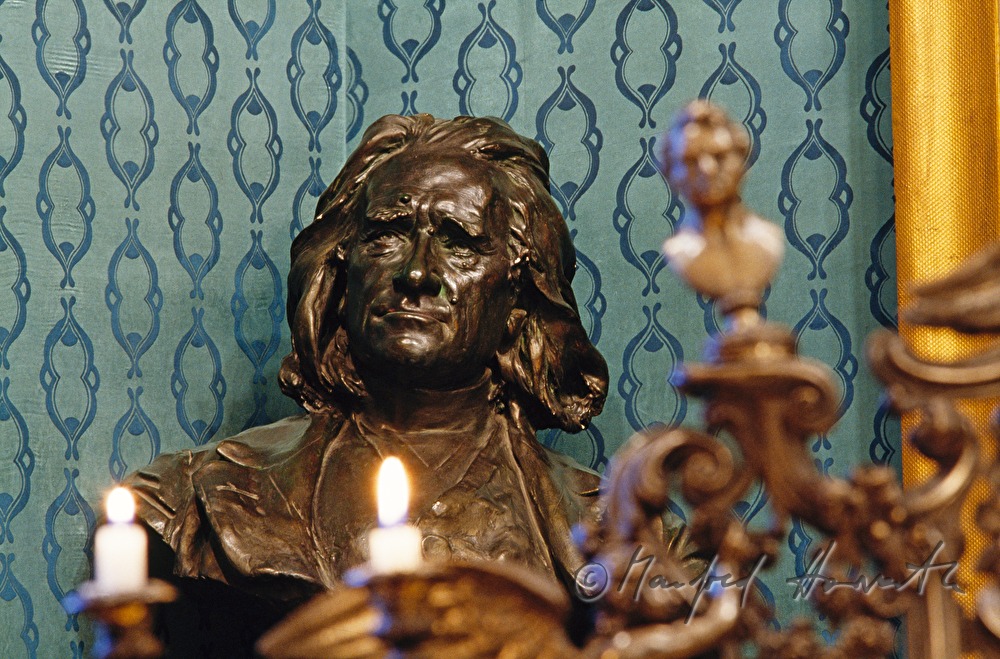 Franz-Liszt-Museum, Büste