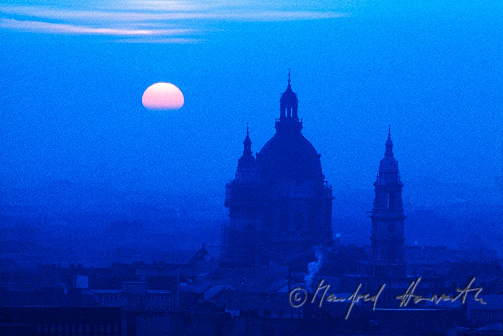 Basilika Sankt Stephan, Sonnenaufgang