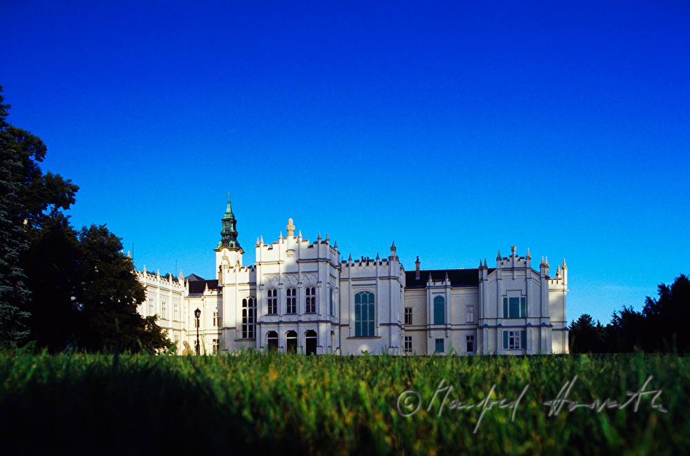 Schloss Martonvásár im Tudor Stil