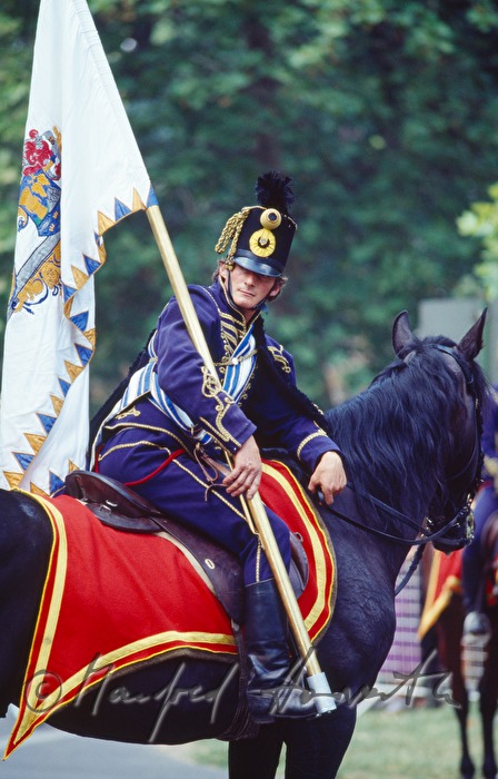 Honvéd-Soldaten beim Umzug des Blumenkarneval