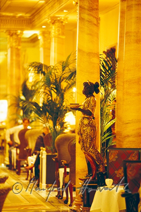 Hotel Dorchester, Skulptur im Teesalon