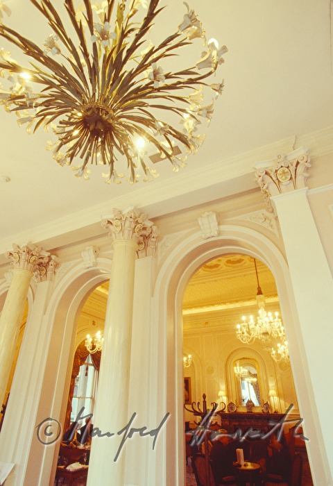 Charing Cross Hotel, Teesalon