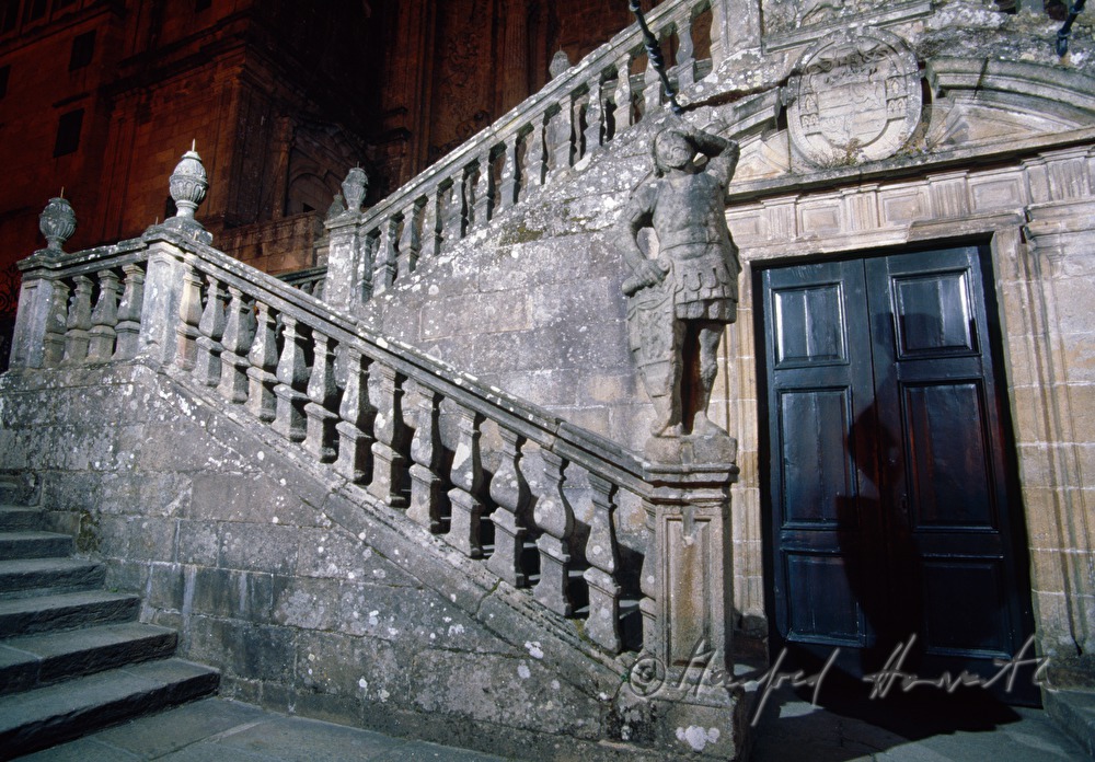 Treppe zum Haupteingang