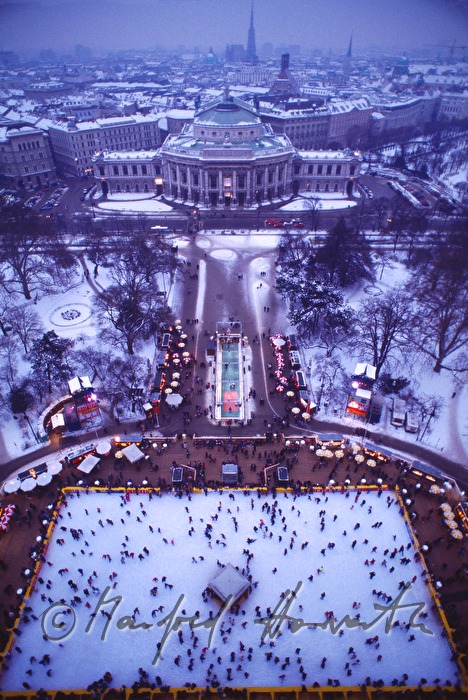 Eislaufen auf dem Rathausplatz