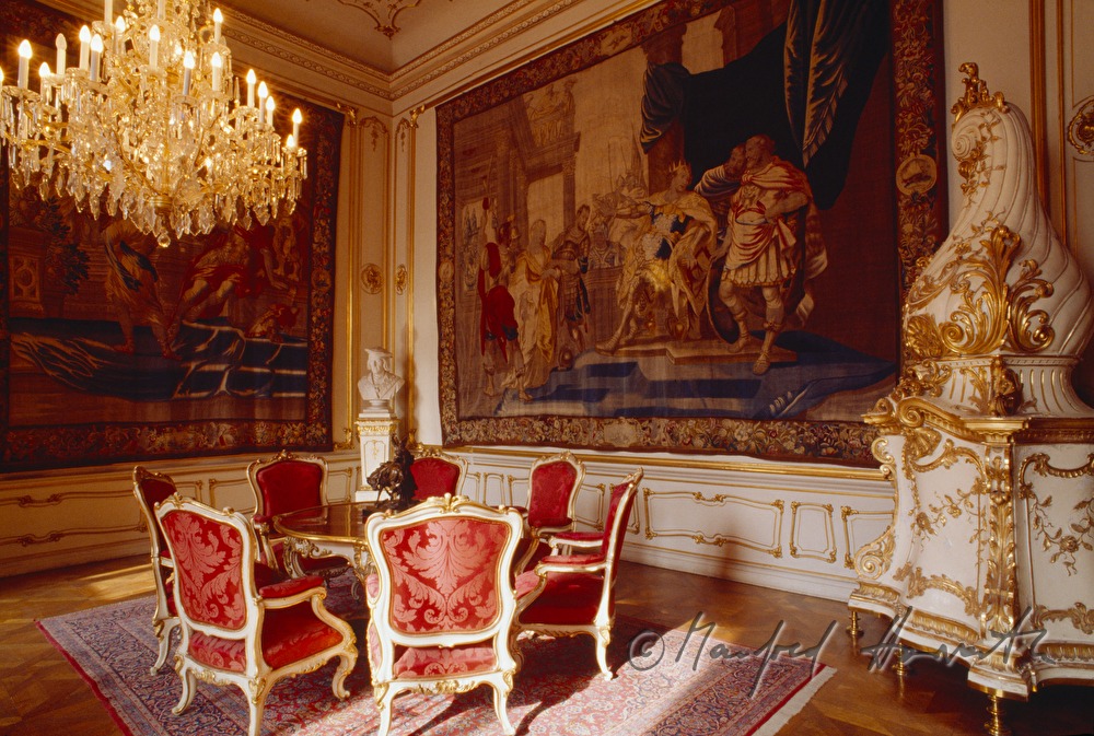 Rauchsalon, Tisch und Gobelins