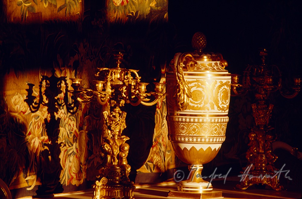 Kerzenhalter und Vase im Speisesaal nach Spanischem Hofzeremoniell