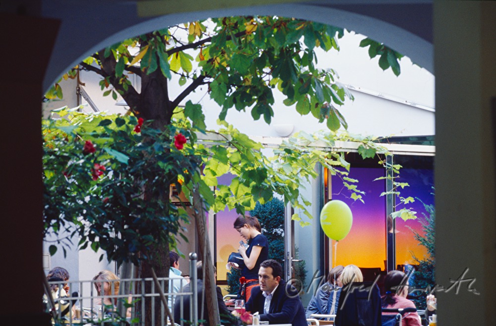 Blick vom Gastgarten in das Lokal Cuadro