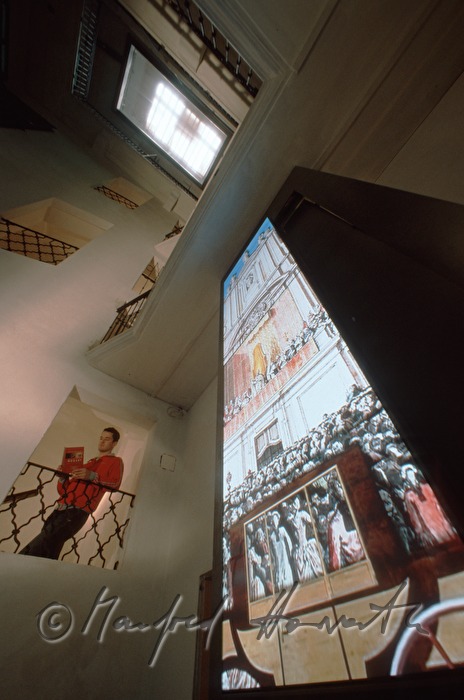 Treppenhaus, Museumsbesucher