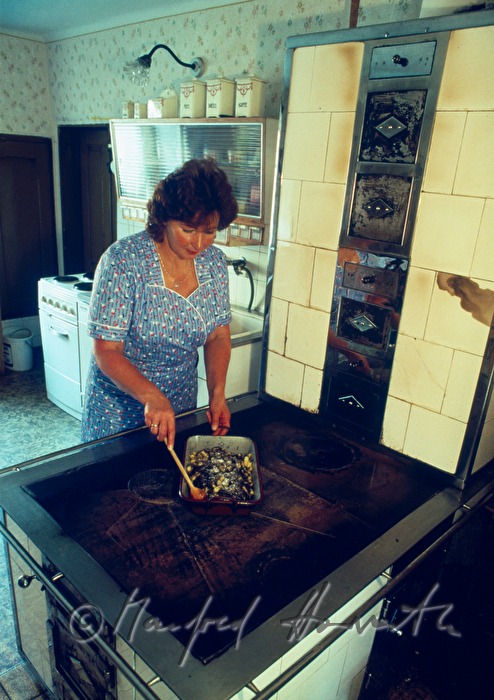 Bauernküche, Mohnnudeln kochen
