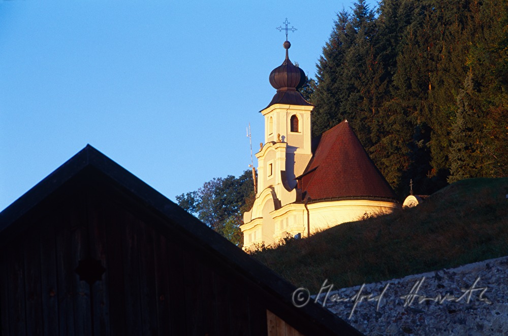 barocker Kreuzweg und Kirche