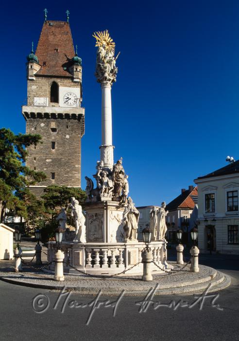 Burg Perchtoldsdorf und Pestsäule