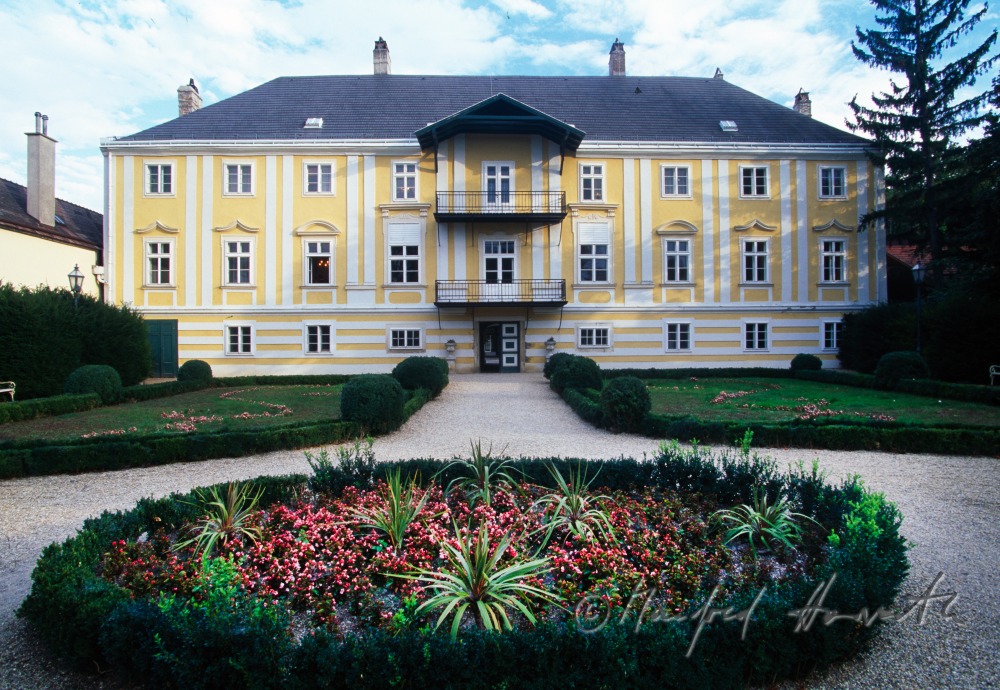 Zellpark und Knappenhof (Franz-Schmidt-Musikschule)