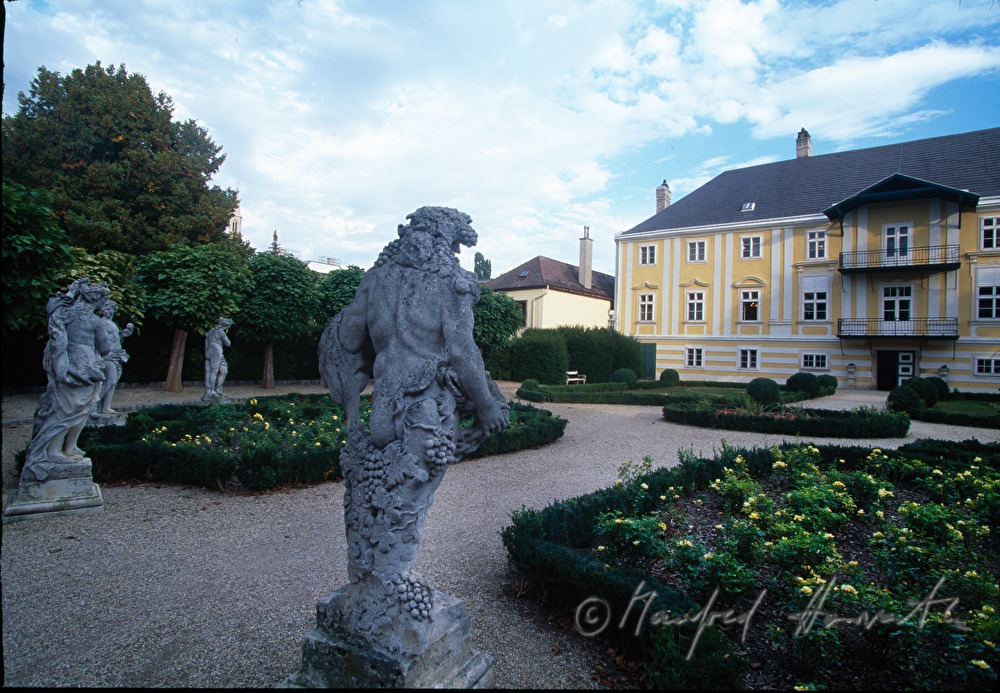 Zellpark und Knappenhof (Franz-Schmidt-Musikschule)