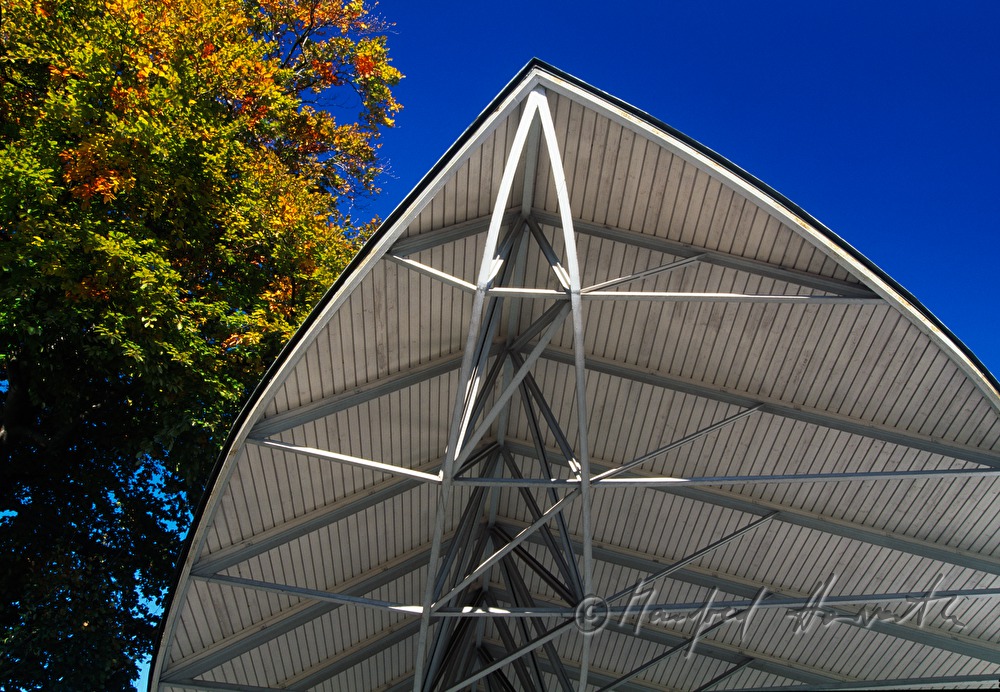 Dach der Feuerwehrzentrale Perchtoldsdorf von Architekt Heinz Tesar