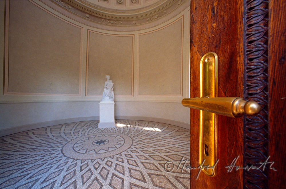 Statue der Fürstin Leopoldine im Leopoldinentempel