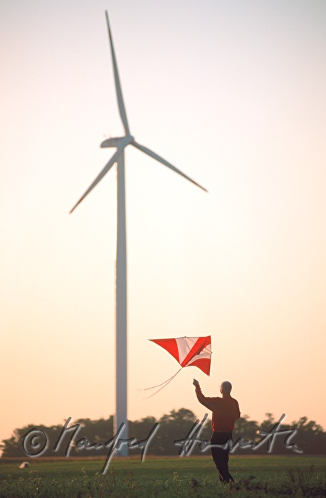 Drachen steigen lassen im Windpark