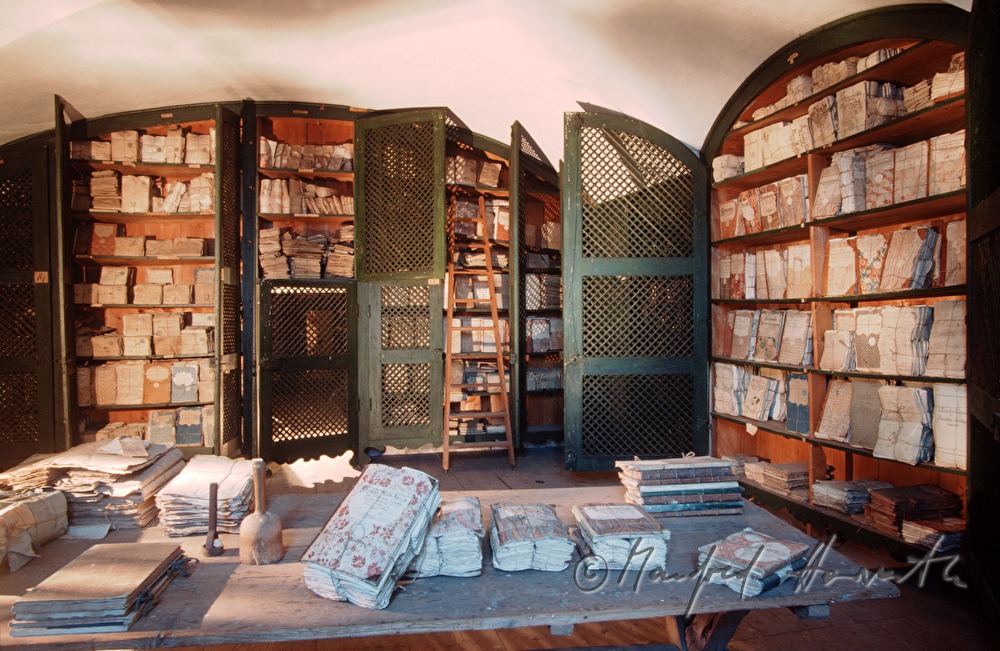 Kirchenarchiv, Bücherschränke