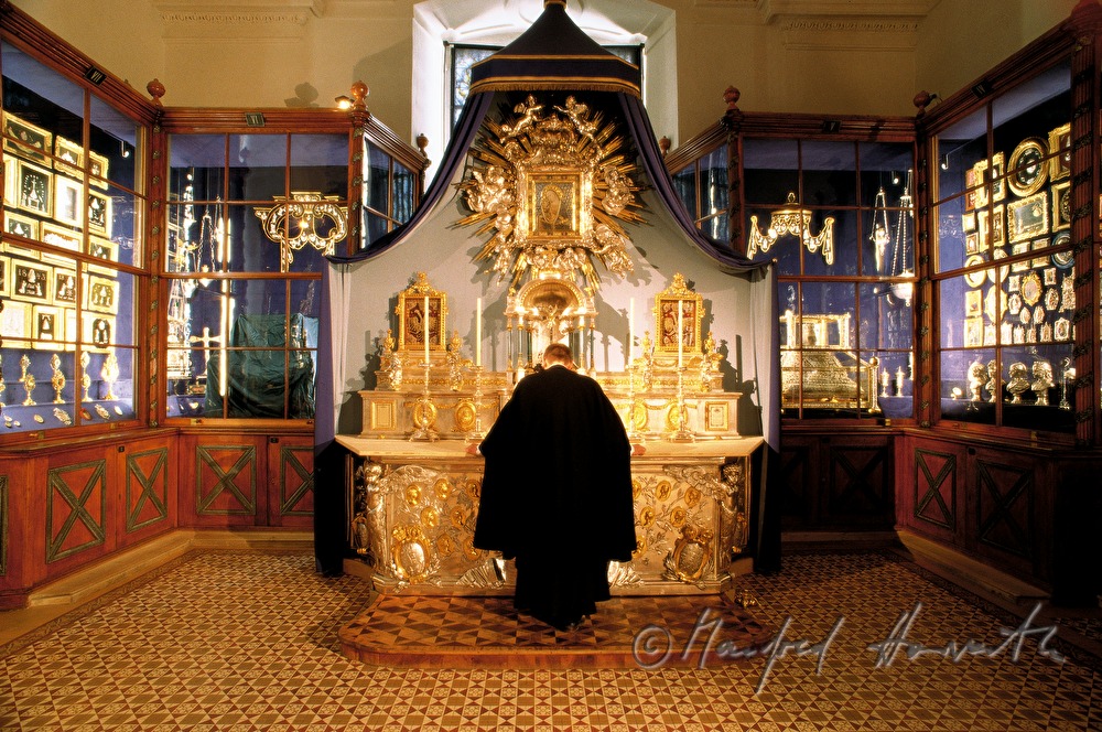 Nord-Schatzkammer, Andacht beim Altar