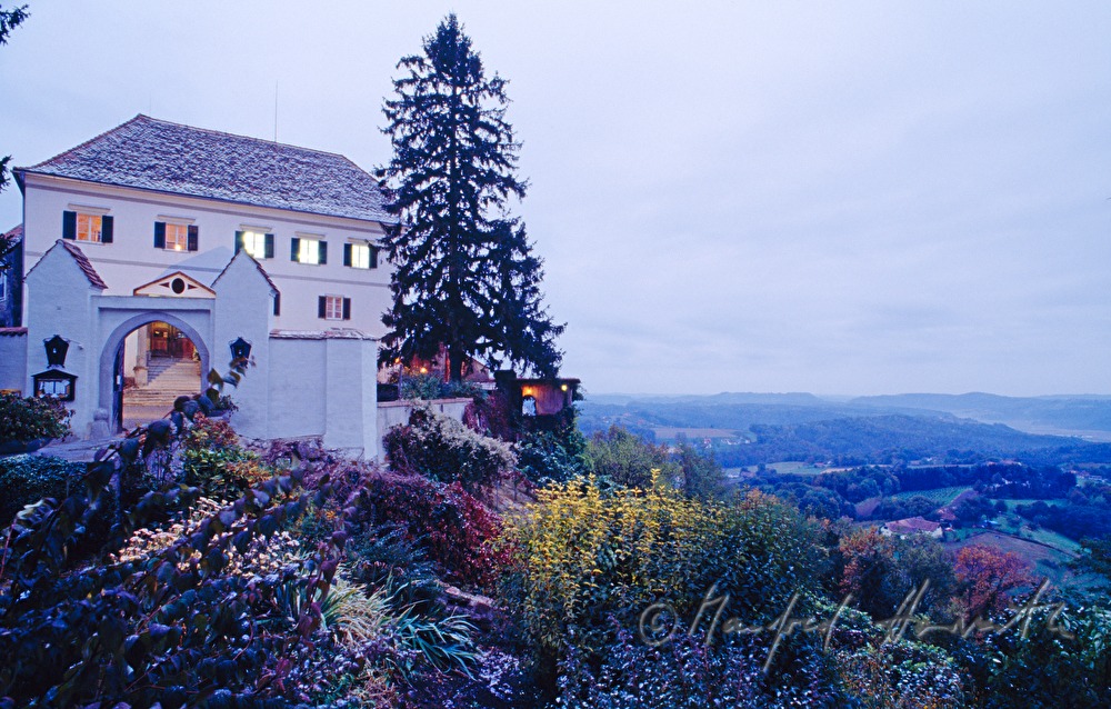 Schlosshotel Kapfenstein mit Dreiländerblick