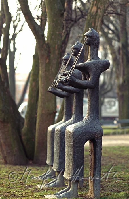 Bronzeskulptur im Brucknerpark