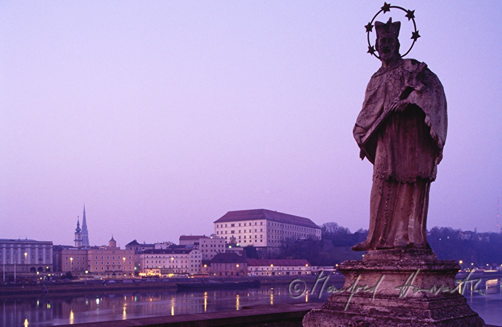 Stadtpanorama von der Nibelungenbrücke aus