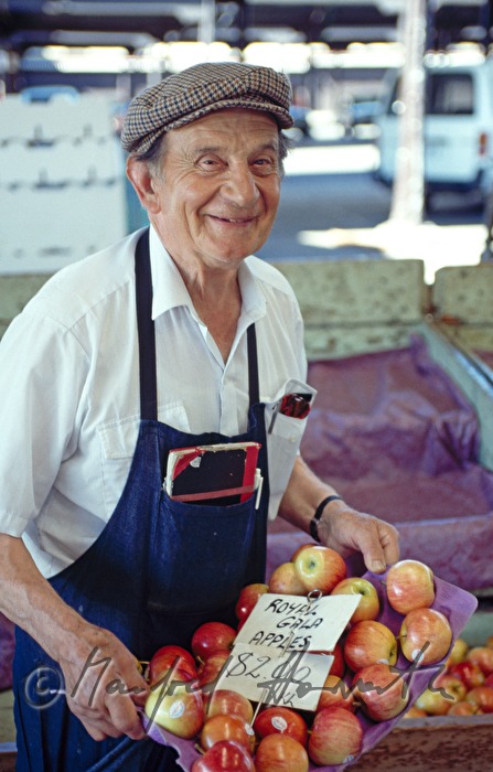 Obstverkäufer am Victoria Markt