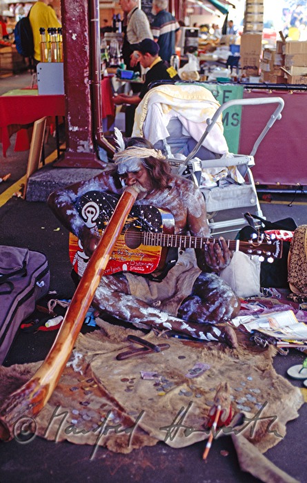 Strassenmusik, Aboriginal spielt Ddgeridoo