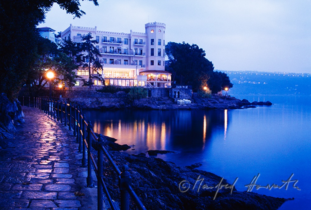 Uferpromenade (Lungomare) und Hotel Miramar