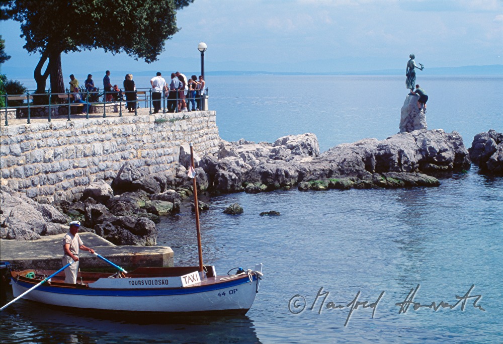 Skulptur an der Uferpromenade (Lungomare)
