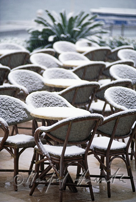 Sessel auf der Terrasse des Hotel Millenium