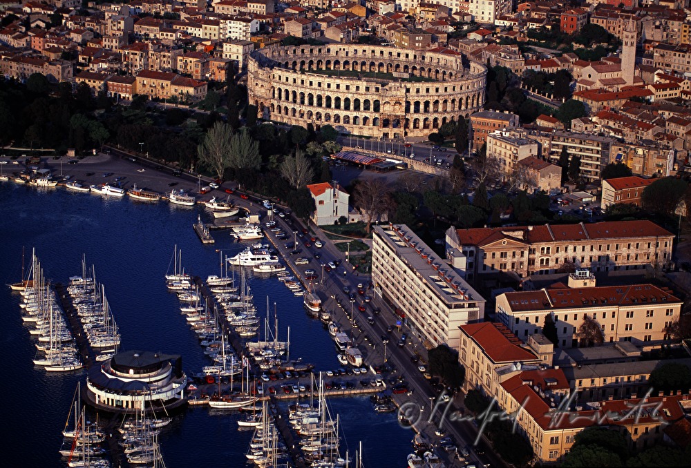 Amphitheater und Hafen