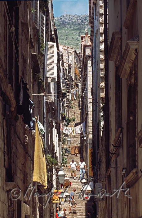 Blick in eine steile Gasse