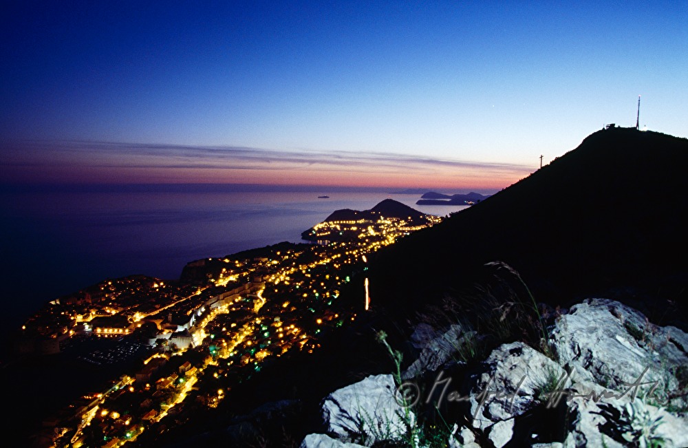 Dubrovnik vom Berg bei Nacht