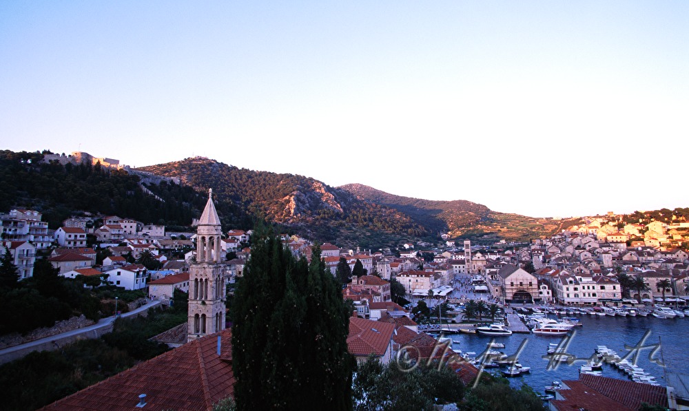Kirche Sveti Martin und Hafen