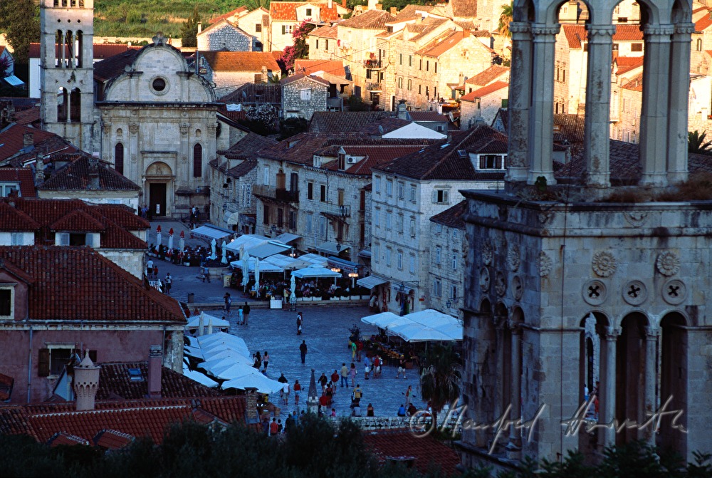 belebte Pjaca (Hauptplatz)