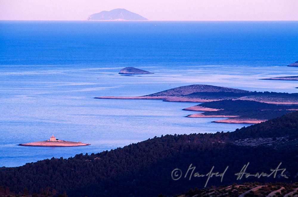 Leuchtturm vor der Stadt Hvar