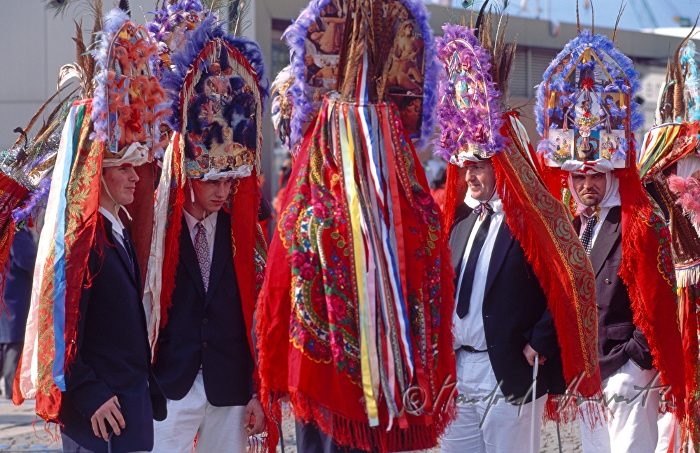 Karnevalsgruppe in der Tracht der Insel Pag